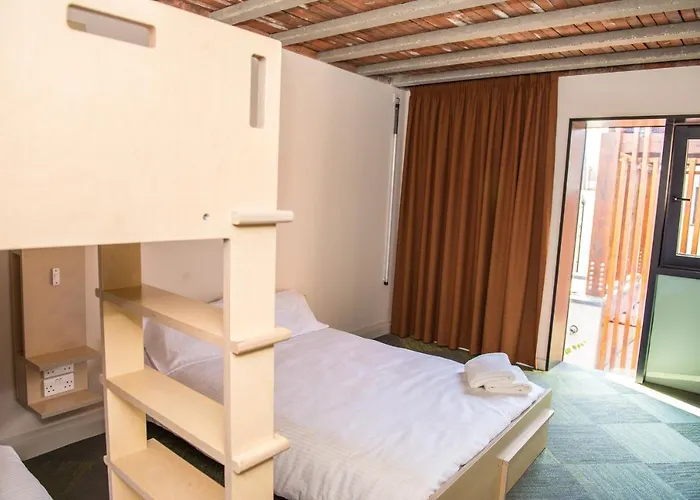 Neptune\'S Hostel